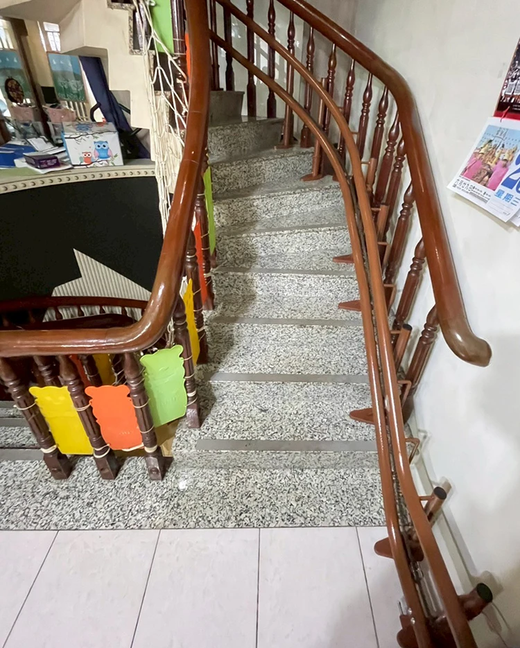 Arc-staircase-Curved-red-1Fto2F (5)